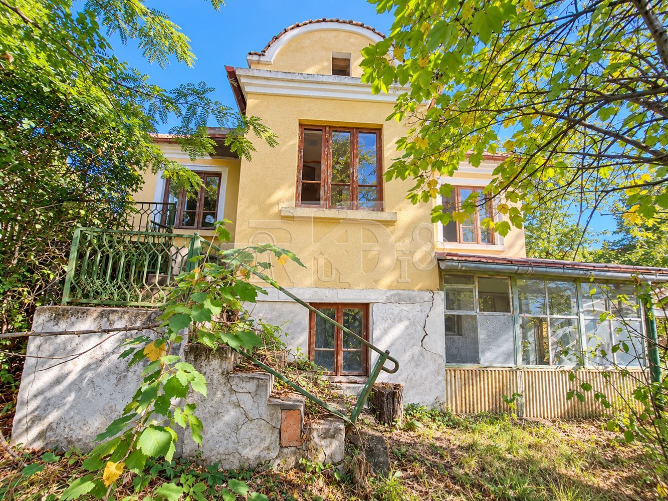 🏡 ГОЛЯМ ДВОР 2200 кв.м. С КЪЩА И ПОСТРОЙКИ – с. ВЛАДИМИРОВО, общ. Добричка | 12 500 €