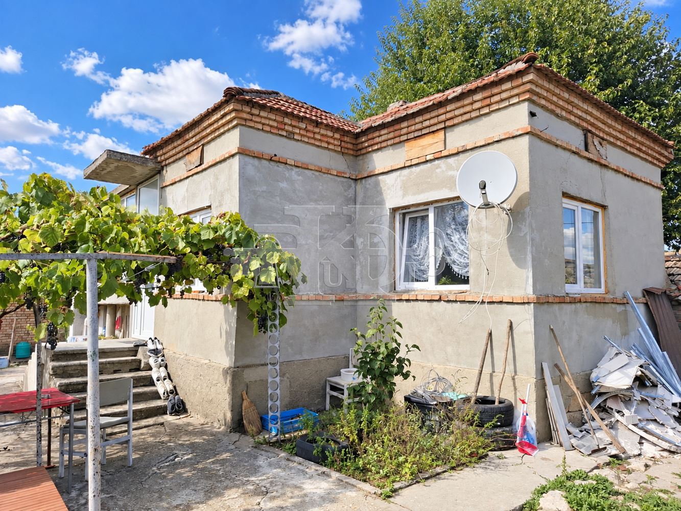 🏡 Реновирана тухлена къща в с. Ведрина – 60 000 евро!