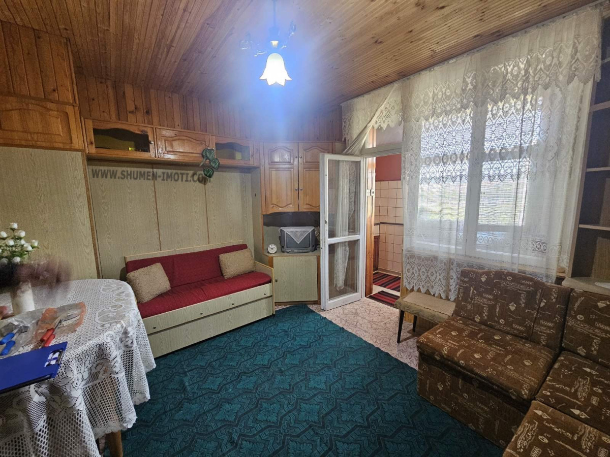 Двустаен апартамент в кв Тракия