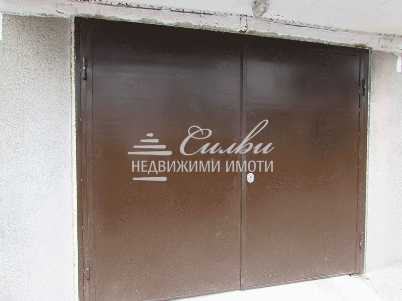 Продава се СКЛАД на много КОМУНИКАТИВНО място - кв. Пазара!