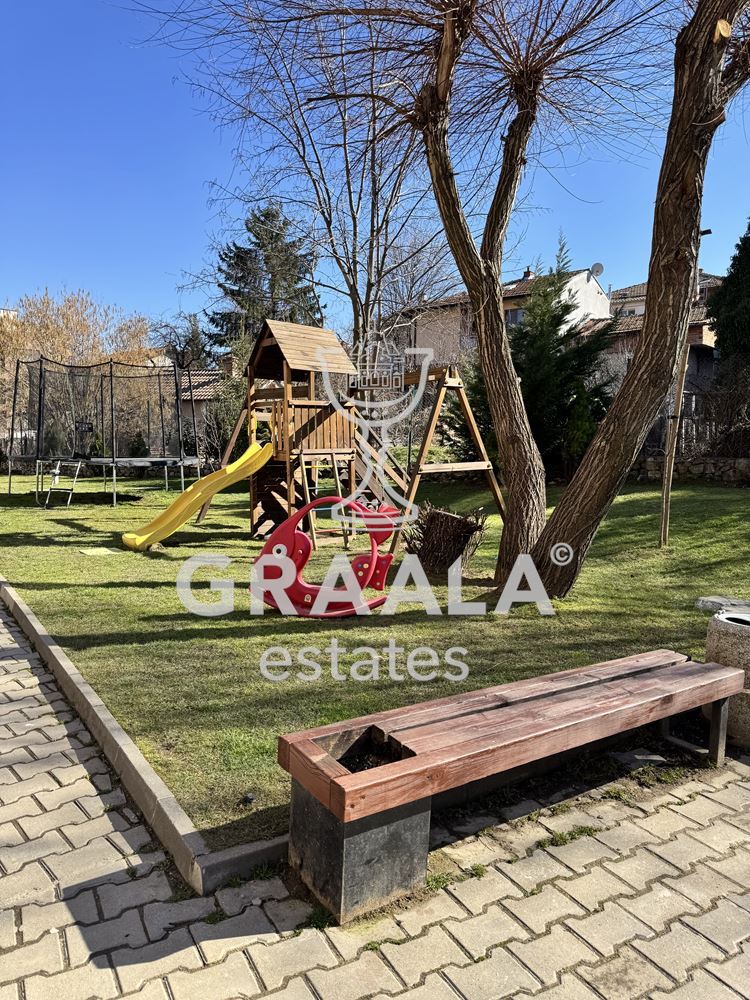 Тристаен апартамент в затворен комплекс