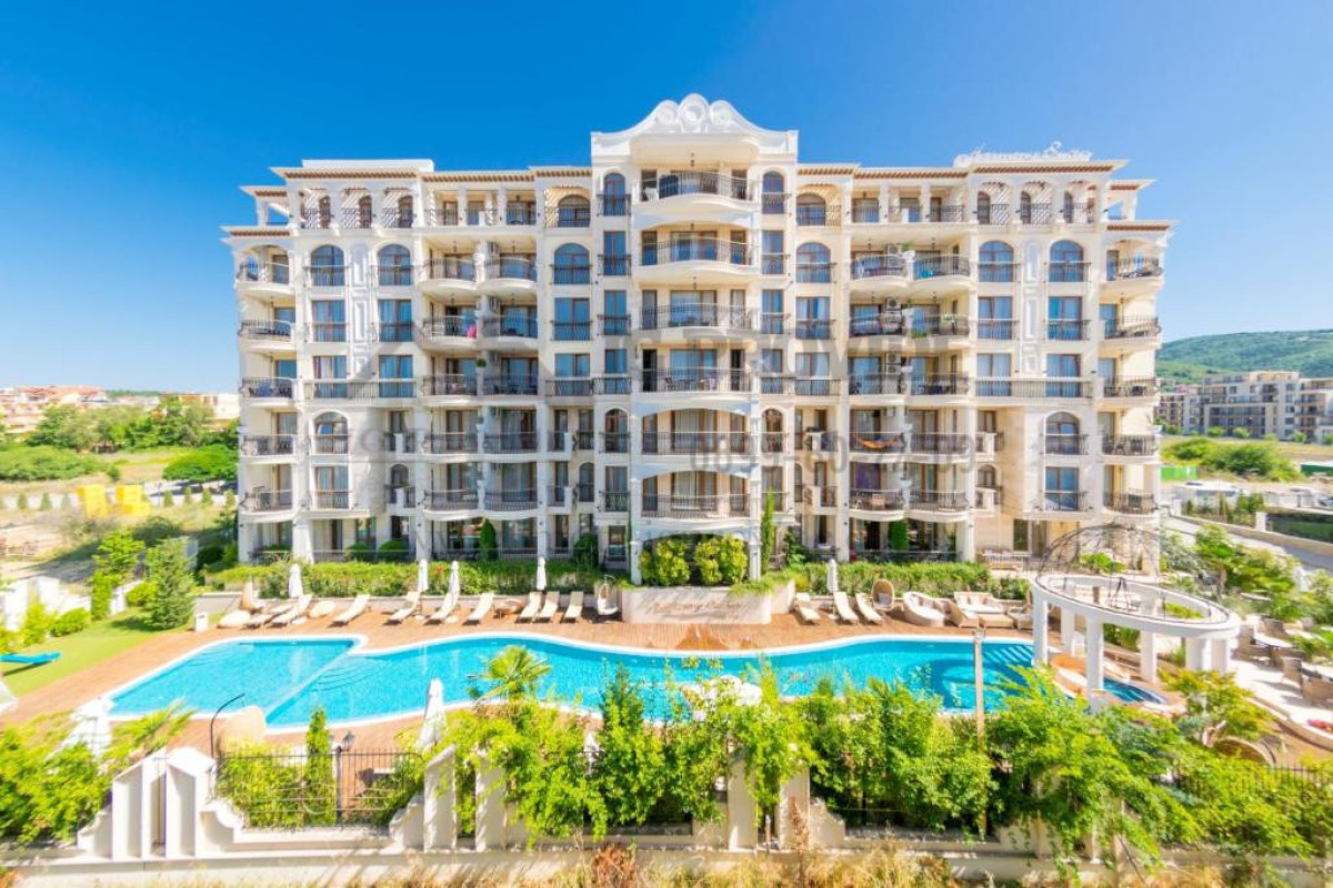 Продавам Двустаен Апартамен в Harmony Suites, гр. Свети Влас