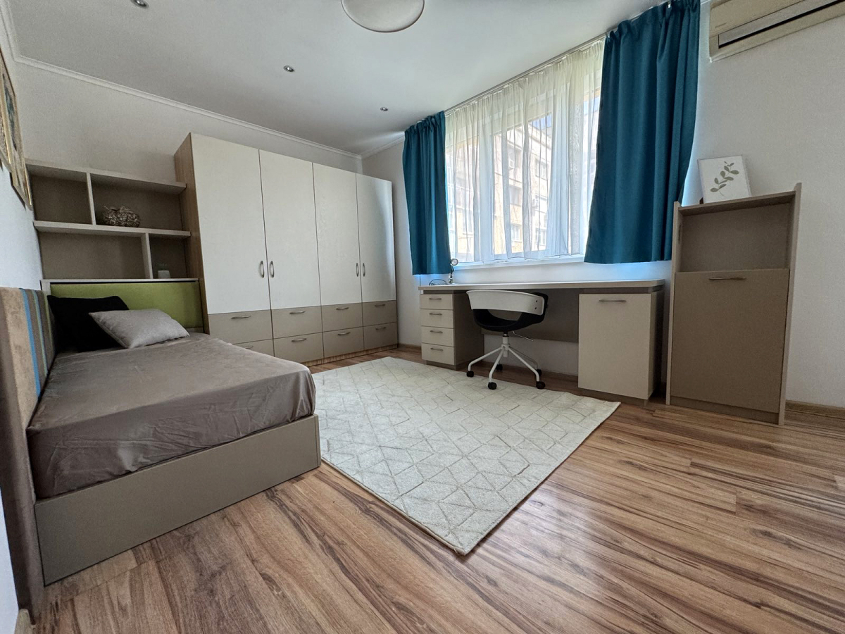 Дава под наем 3-стаен гр. Русе - Широк център 90m²