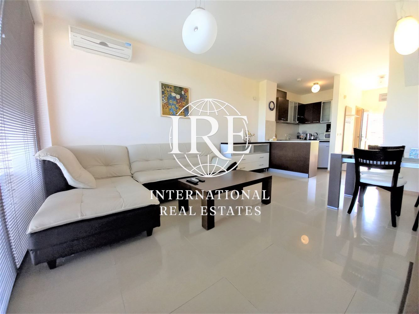 International Real Estates (IRE) представя: Двуетажна къща с басейн в близост до морето и плажа!