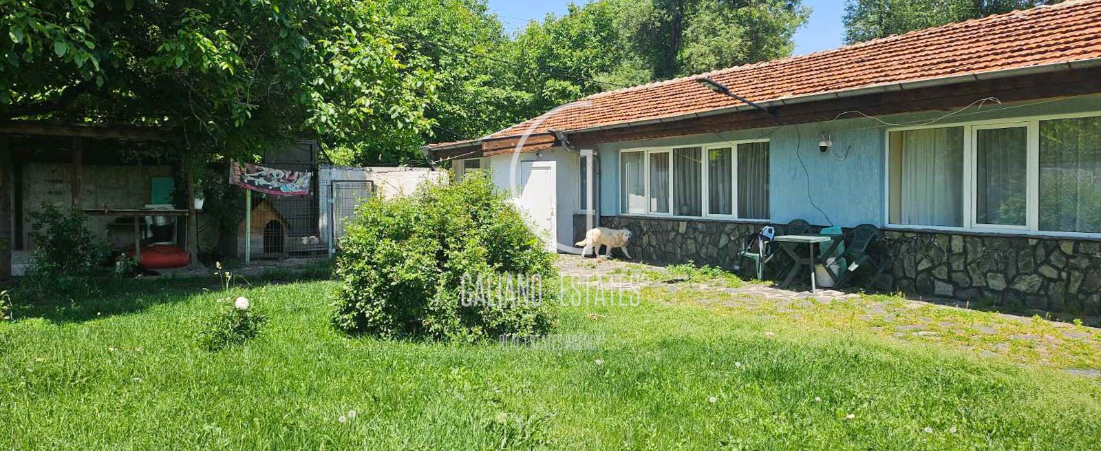 Продава ПАРЦЕЛ с масивна къща, гр. София