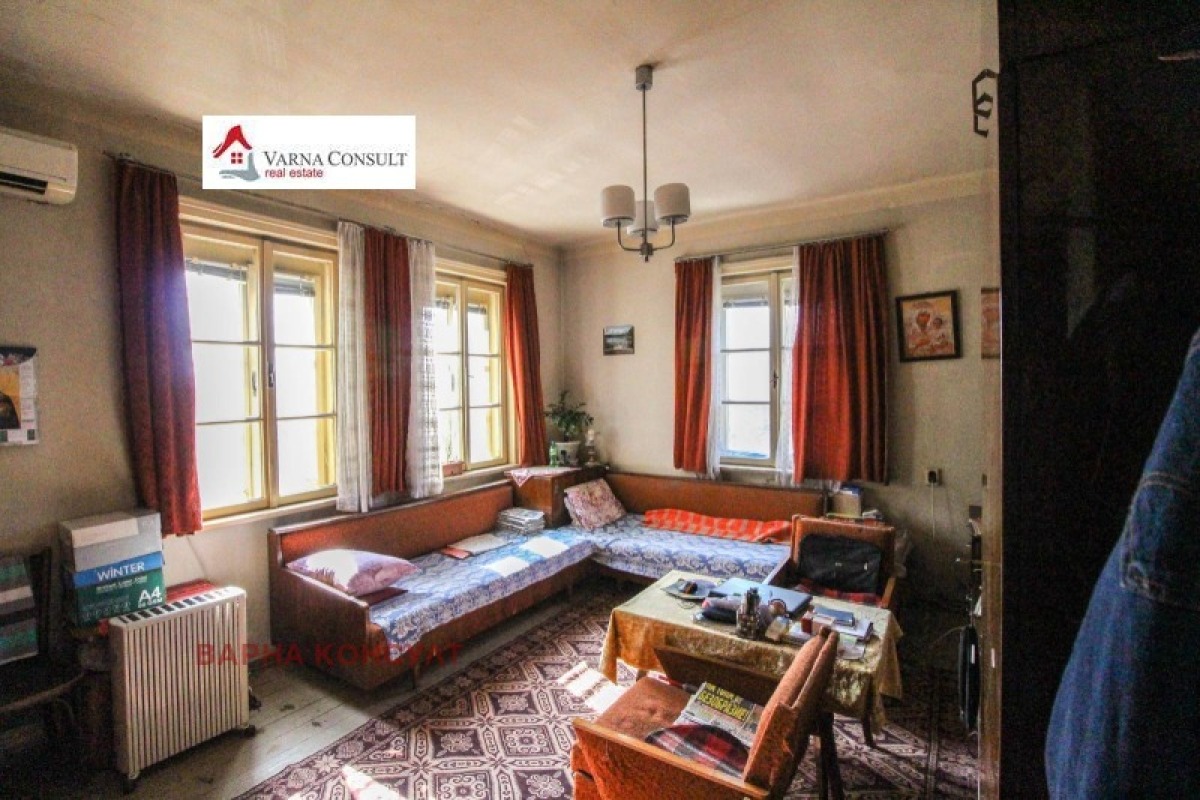Продажба 3-стаен гр. Варна - Център 106m²
